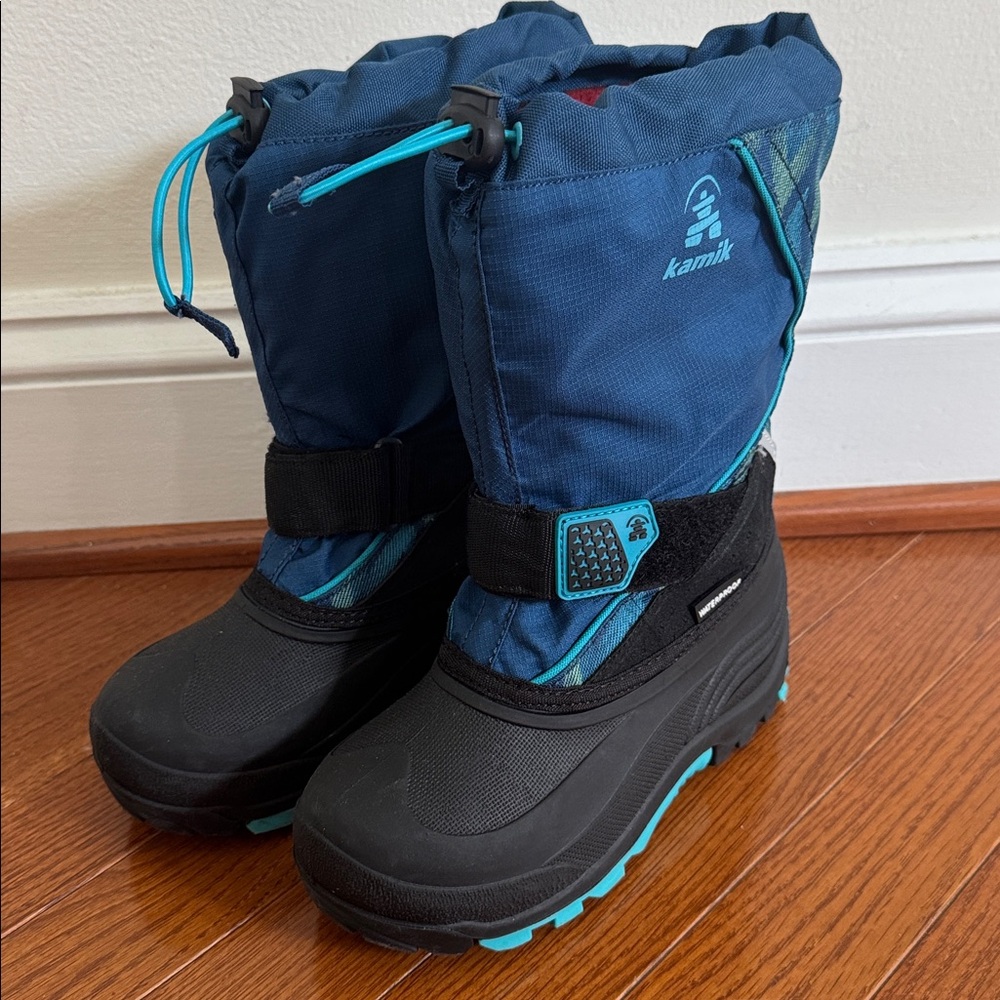 Kamik Navy and Black Snow Boots Size 1